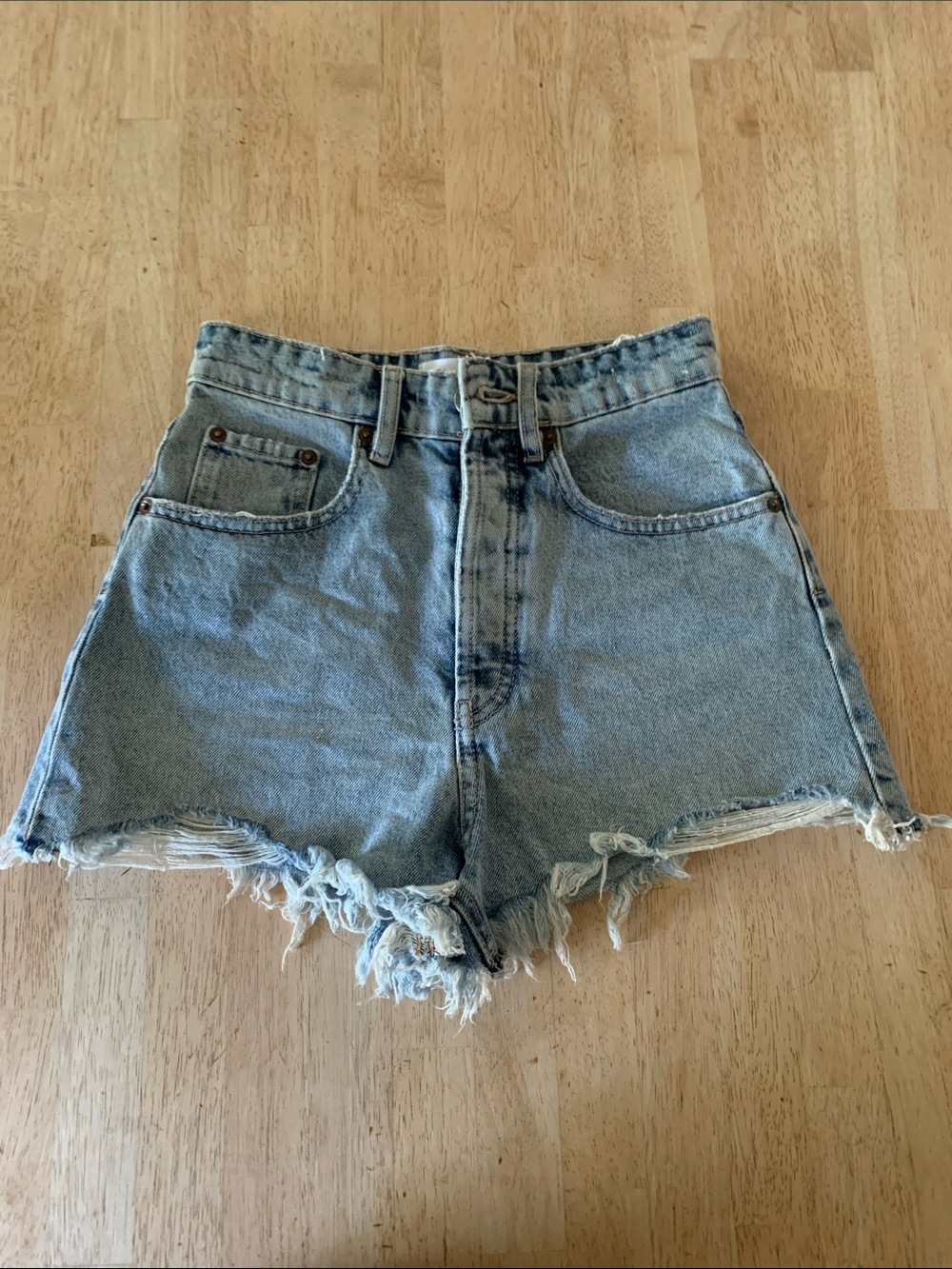 Zara High-Waist Light Blue Denim Cutoff Shorts US 0 Button Close